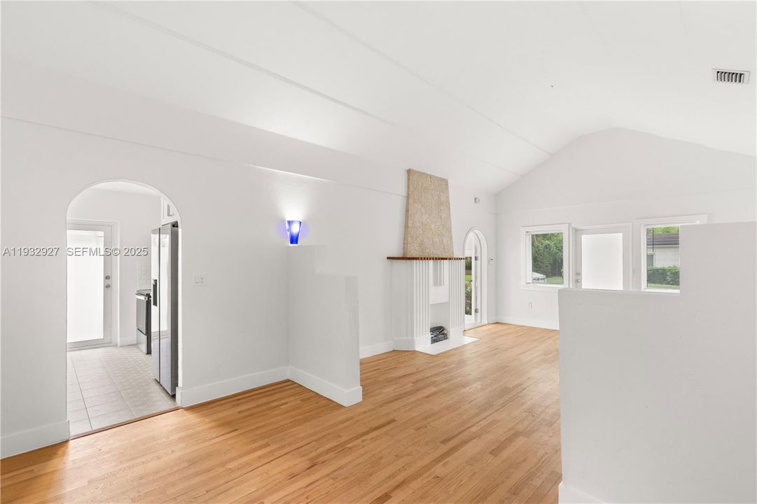 For Rent: $5,248 (3 beds, 2 baths, 1180 Square Feet)