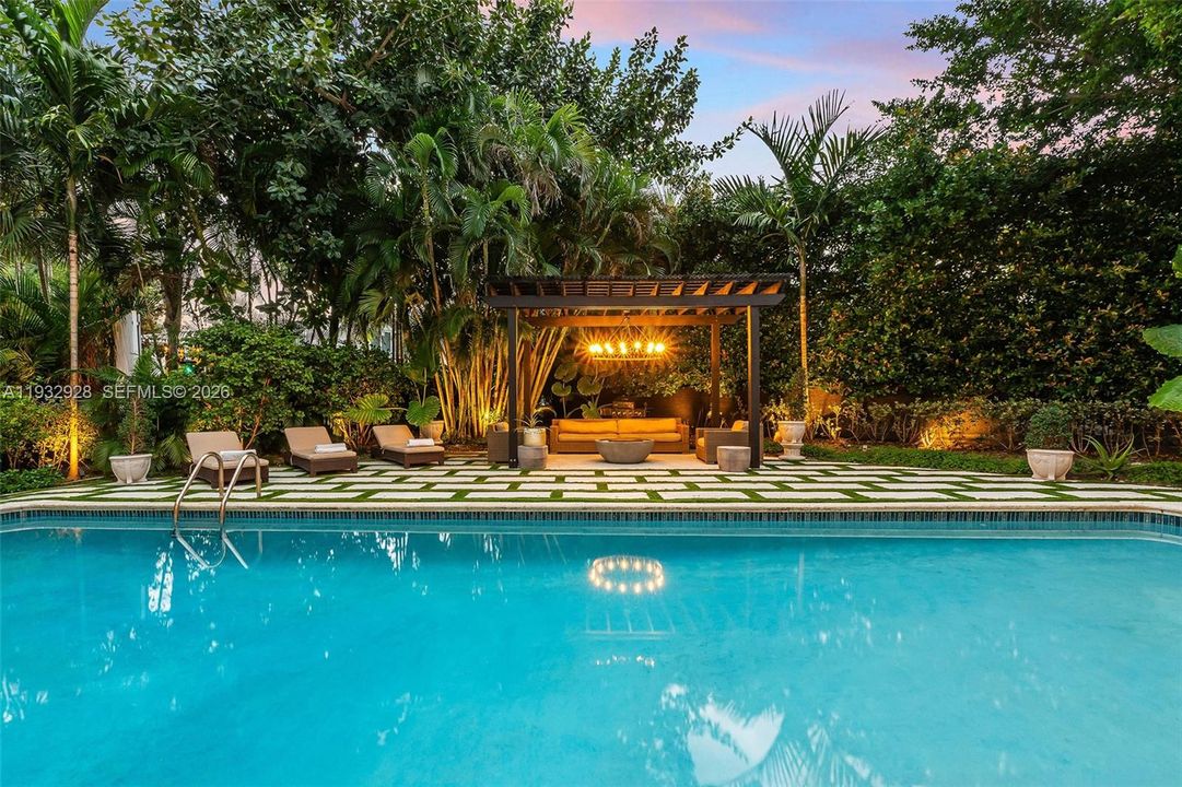 For Sale: $10,800,000 (5 beds, 5 baths, 3645 Square Feet)