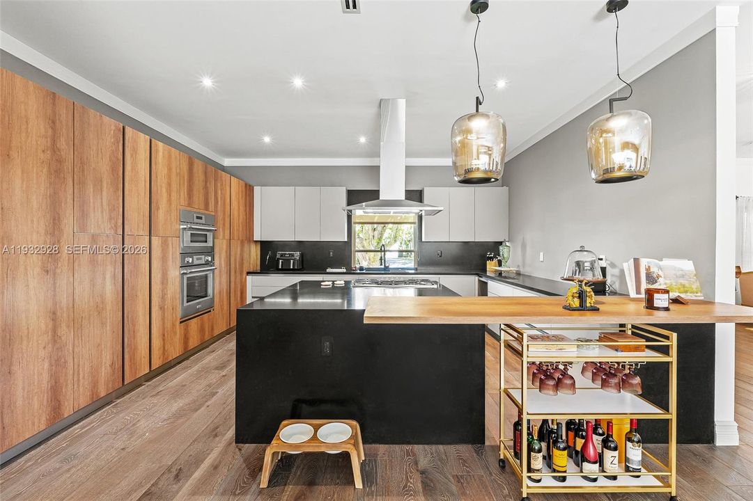 For Sale: $10,800,000 (5 beds, 5 baths, 3645 Square Feet)