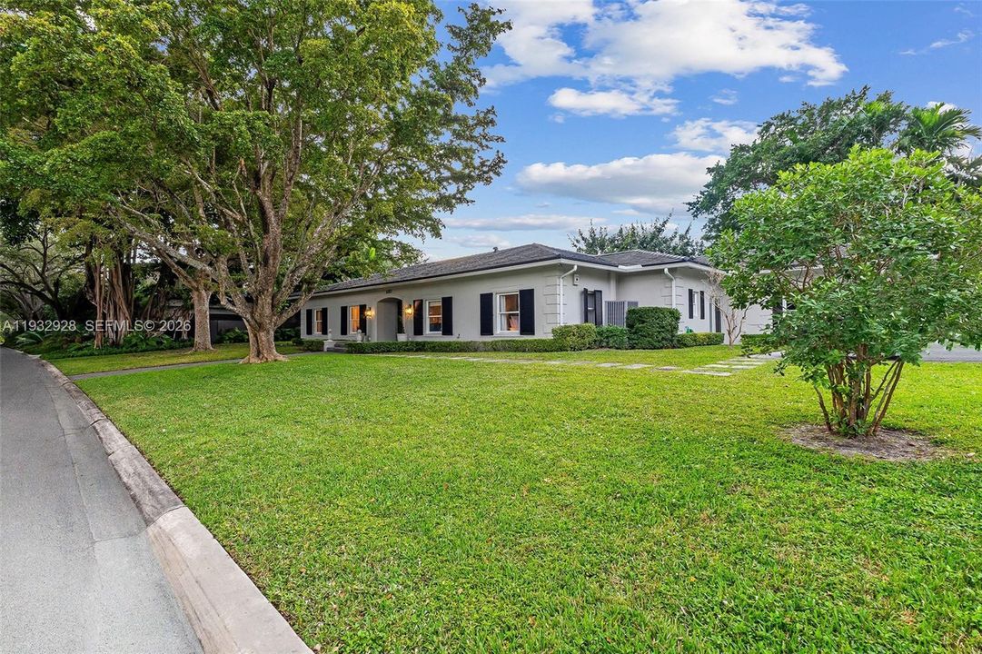 For Sale: $10,800,000 (5 beds, 5 baths, 3645 Square Feet)