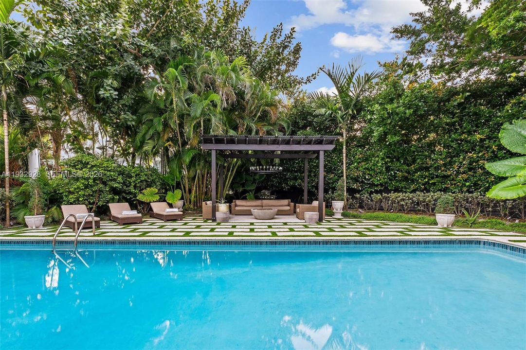 For Sale: $10,800,000 (5 beds, 5 baths, 3645 Square Feet)