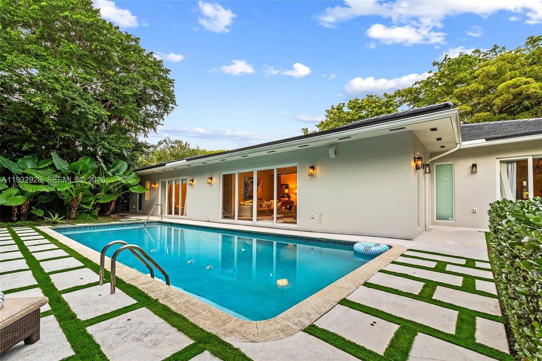 For Sale: $10,800,000 (5 beds, 5 baths, 3645 Square Feet)