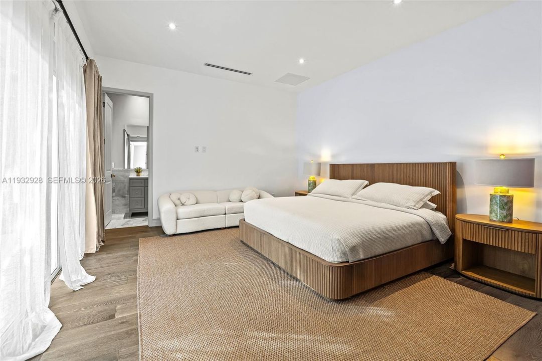 For Sale: $10,800,000 (5 beds, 5 baths, 3645 Square Feet)