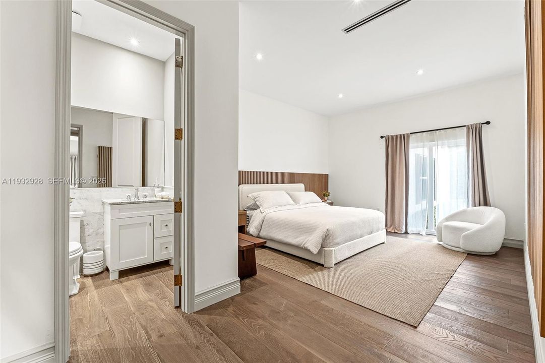 For Sale: $10,800,000 (5 beds, 5 baths, 3645 Square Feet)