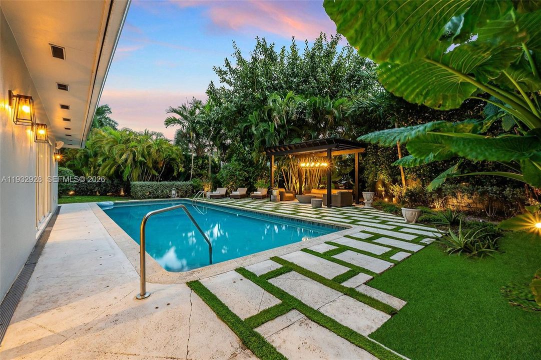 For Sale: $10,800,000 (5 beds, 5 baths, 3645 Square Feet)