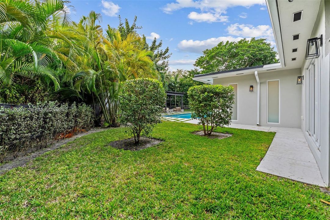 For Sale: $10,800,000 (5 beds, 5 baths, 3645 Square Feet)