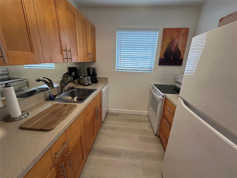 For Rent: $2,000 (1 beds, 1 baths, 748 Square Feet)