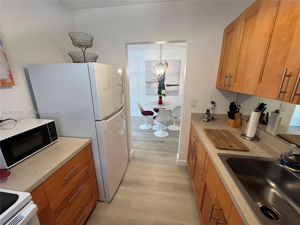 For Rent: $2,000 (1 beds, 1 baths, 748 Square Feet)