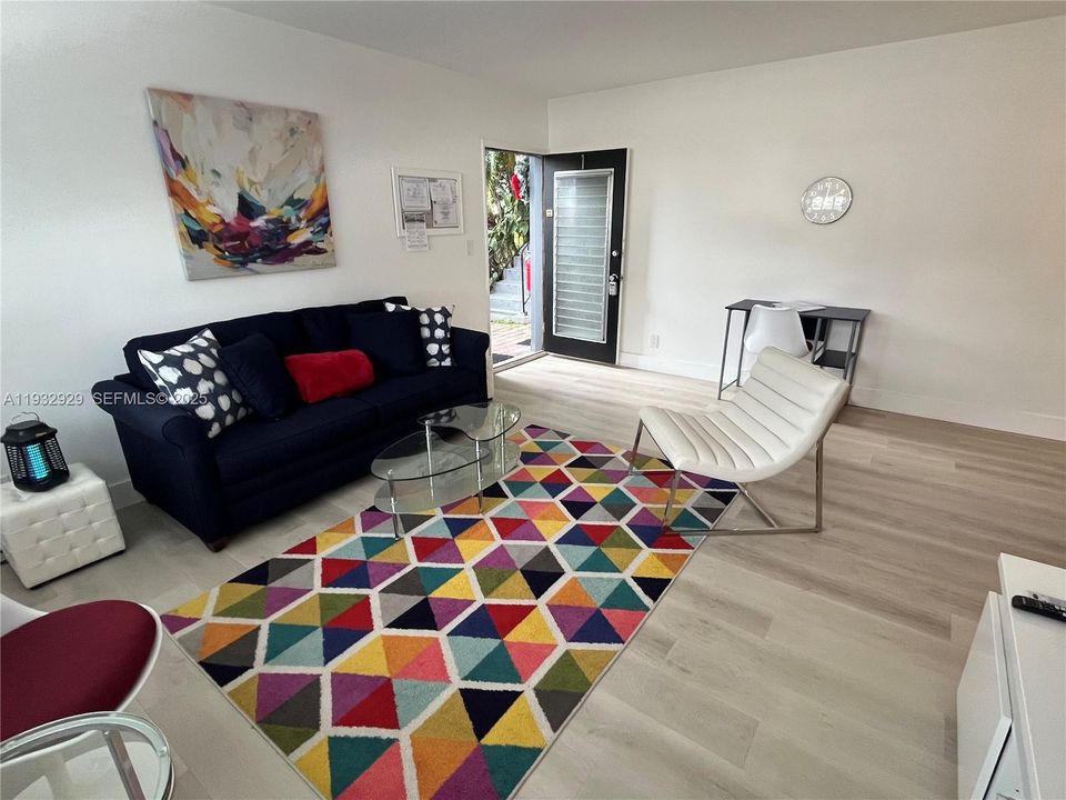 For Rent: $2,000 (1 beds, 1 baths, 748 Square Feet)