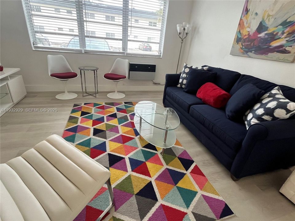 For Rent: $2,000 (1 beds, 1 baths, 748 Square Feet)