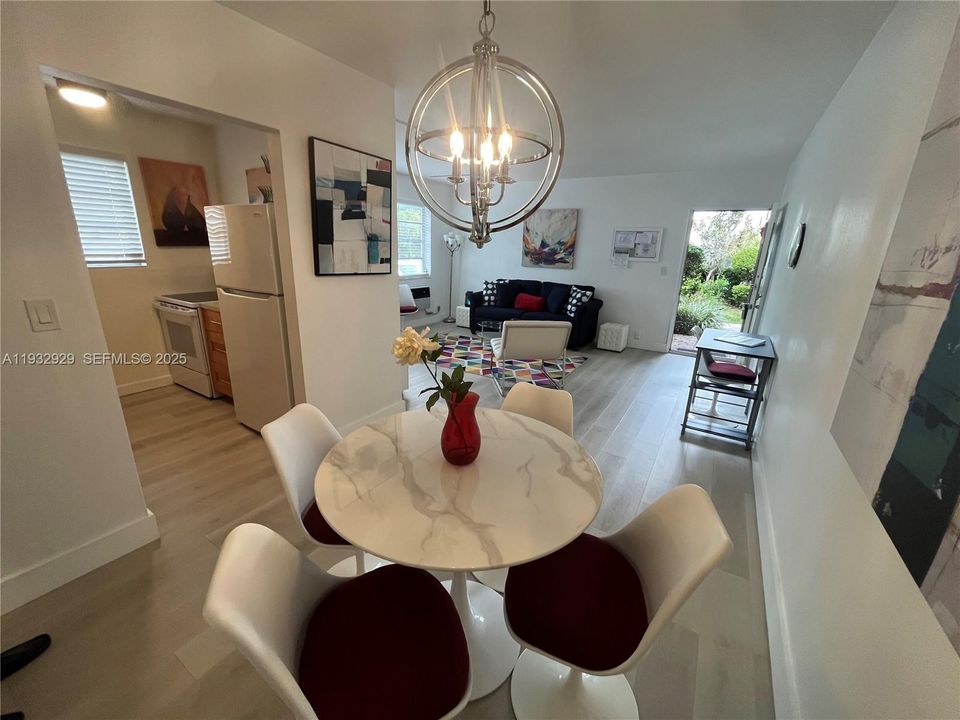 For Rent: $2,000 (1 beds, 1 baths, 748 Square Feet)