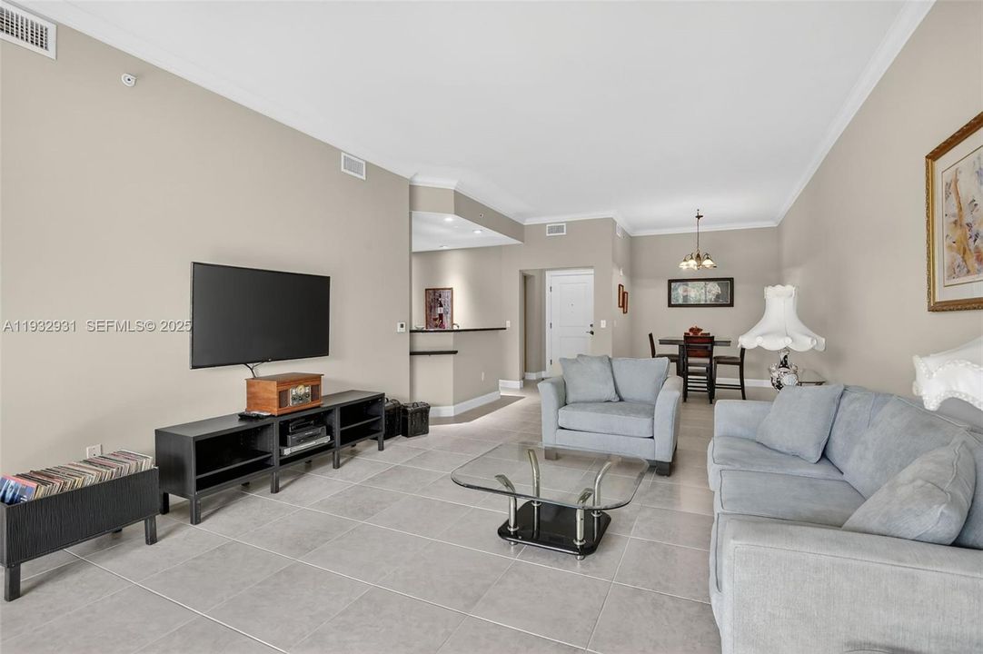 Beautiful space, beautiful living at the Palms at Weston!