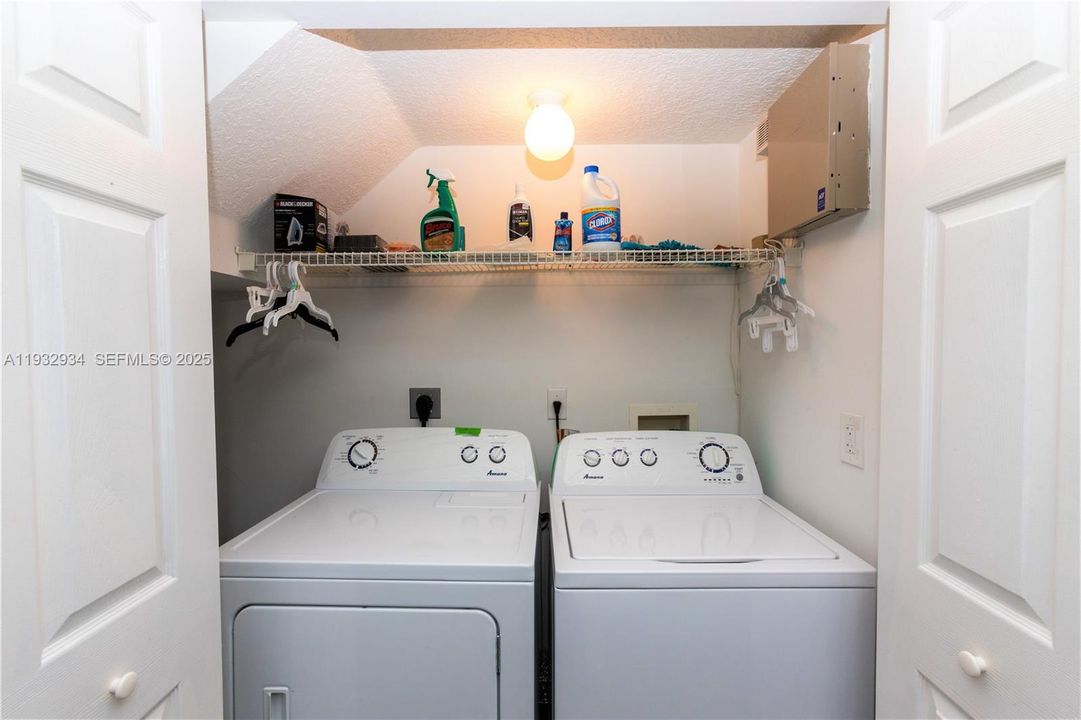 For Sale: $460,000 (3 beds, 2 baths, 1260 Square Feet)