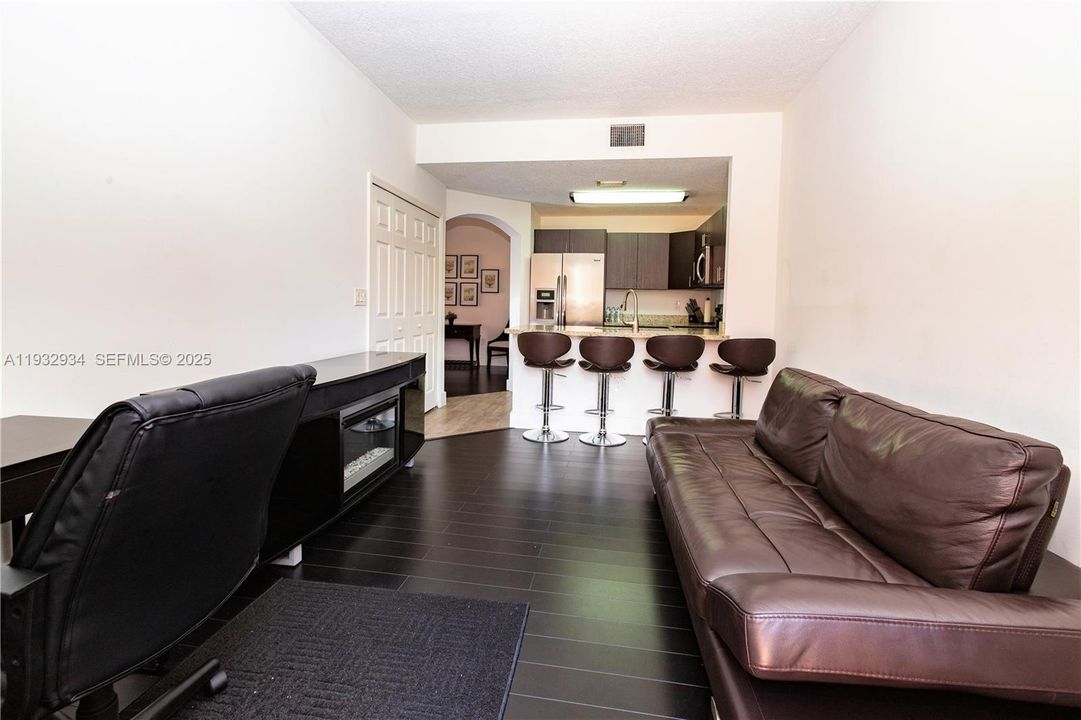 For Sale: $460,000 (3 beds, 2 baths, 1260 Square Feet)