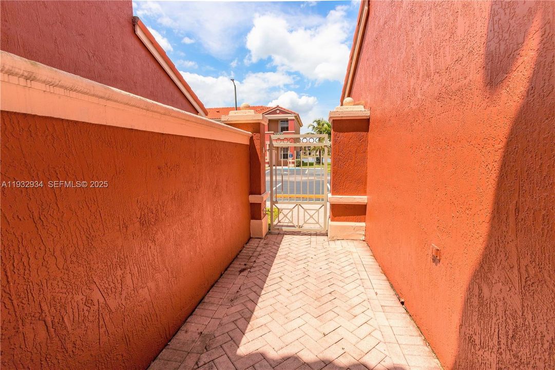 For Sale: $460,000 (3 beds, 2 baths, 1260 Square Feet)