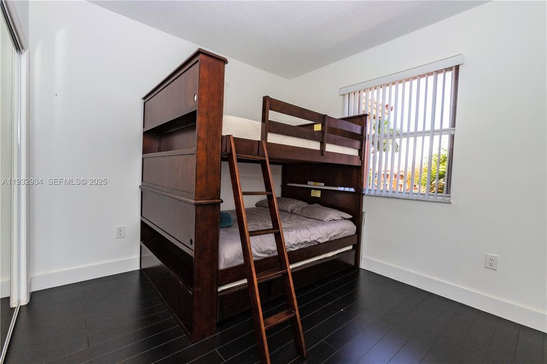 For Sale: $460,000 (3 beds, 2 baths, 1260 Square Feet)