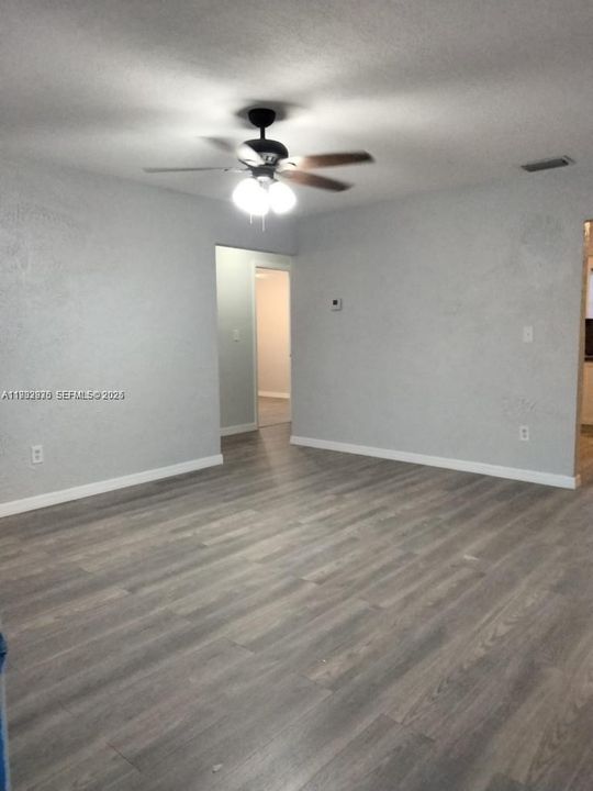 出租: $2,100 (2 贝兹, 2 浴室, 1100 平方英尺)