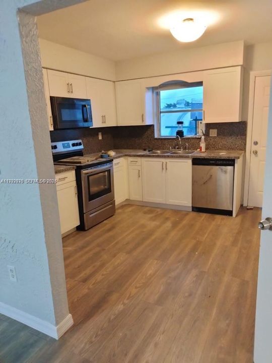 出租: $2,100 (2 贝兹, 2 浴室, 1100 平方英尺)