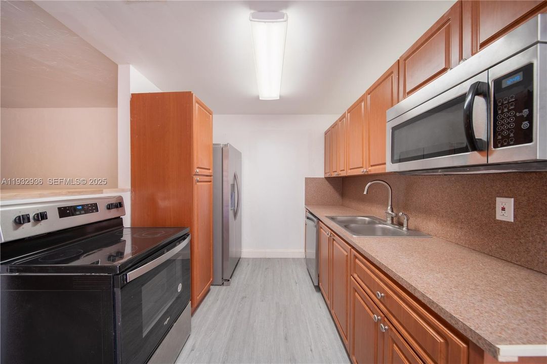 出租: $2,200 (2 贝兹, 1 浴室, 800 平方英尺)