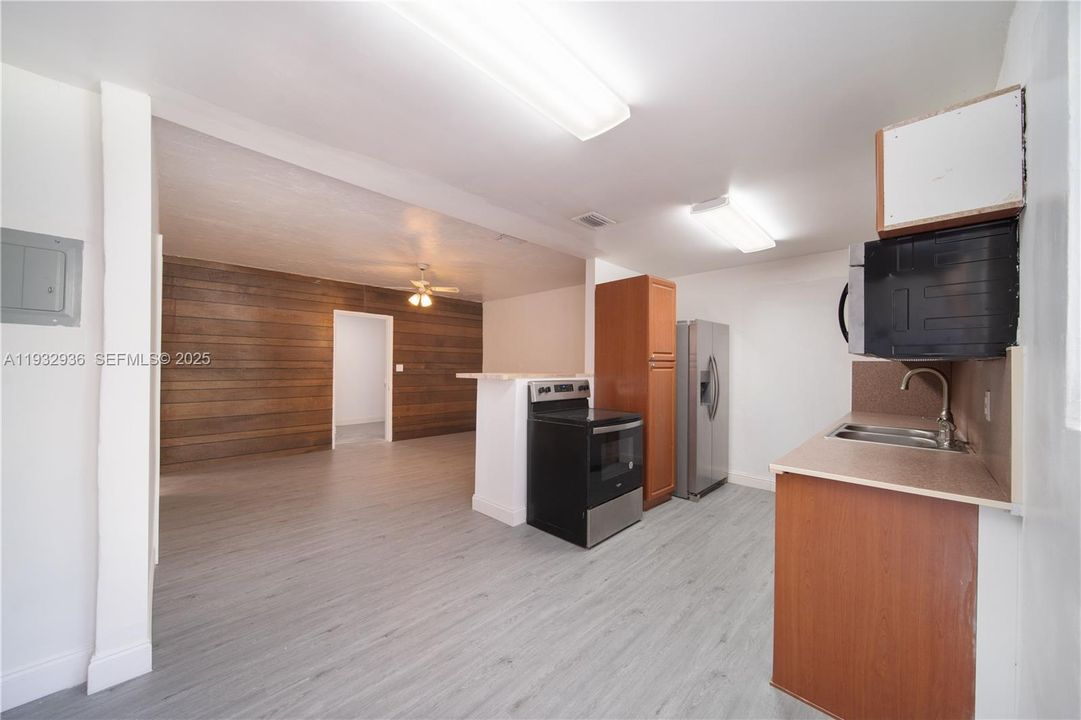 出租: $2,200 (2 贝兹, 1 浴室, 800 平方英尺)