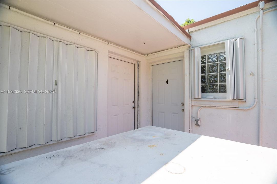 出租: $2,200 (2 贝兹, 1 浴室, 800 平方英尺)