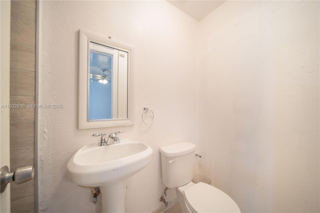 出租: $2,200 (2 贝兹, 1 浴室, 800 平方英尺)