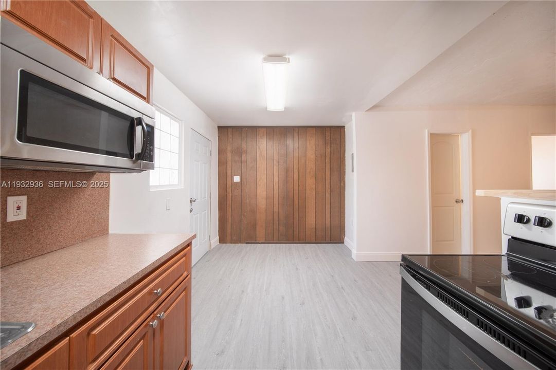 出租: $2,200 (2 贝兹, 1 浴室, 800 平方英尺)