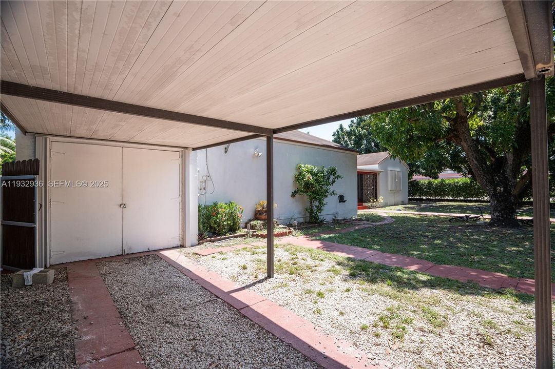 出租: $2,200 (2 贝兹, 1 浴室, 800 平方英尺)