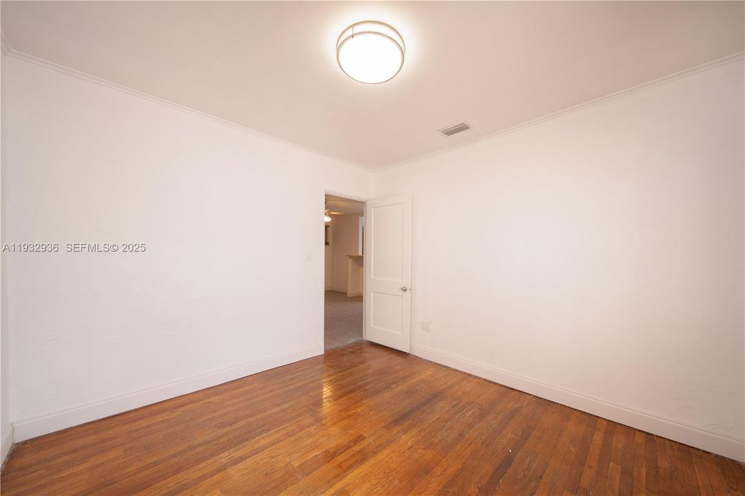 出租: $2,200 (2 贝兹, 1 浴室, 800 平方英尺)