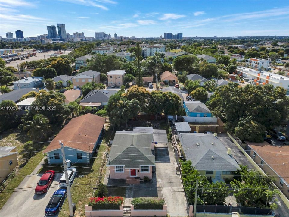 En Venta: $299,900 (3 camas, 2 baños, 1008 Pies cuadrados)