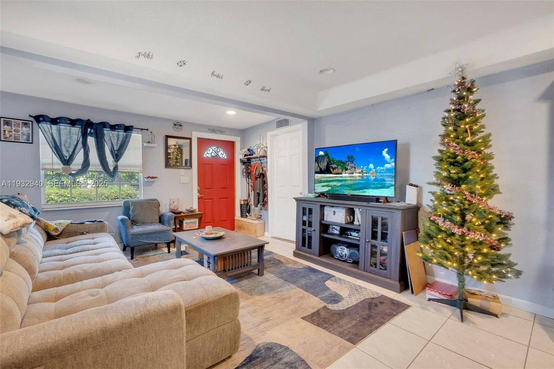 En Venta: $299,900 (3 camas, 2 baños, 1008 Pies cuadrados)