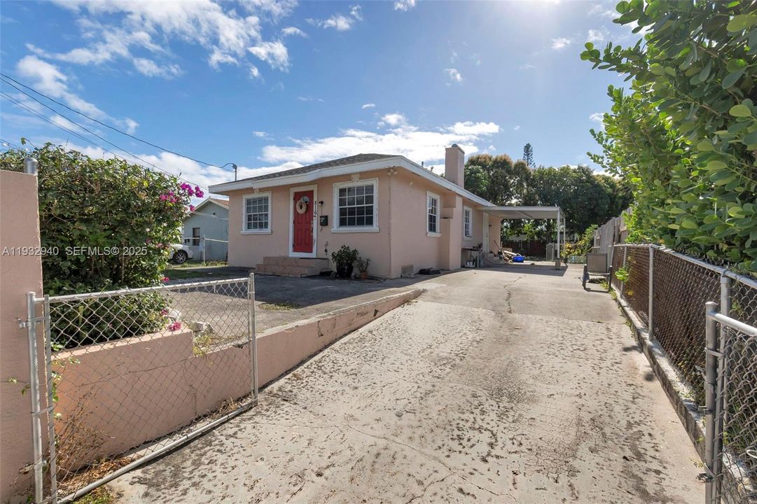 En Venta: $299,900 (3 camas, 2 baños, 1008 Pies cuadrados)