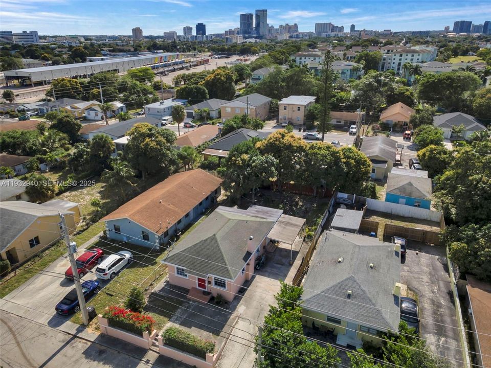 En Venta: $299,900 (3 camas, 2 baños, 1008 Pies cuadrados)