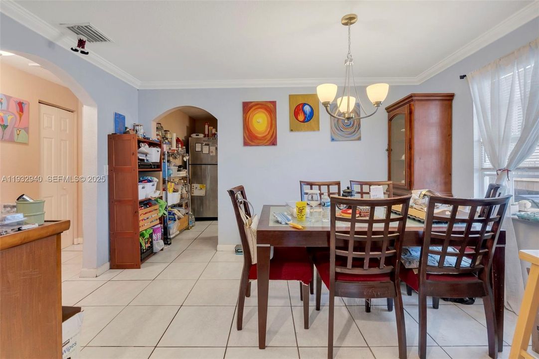 En Venta: $299,900 (3 camas, 2 baños, 1008 Pies cuadrados)