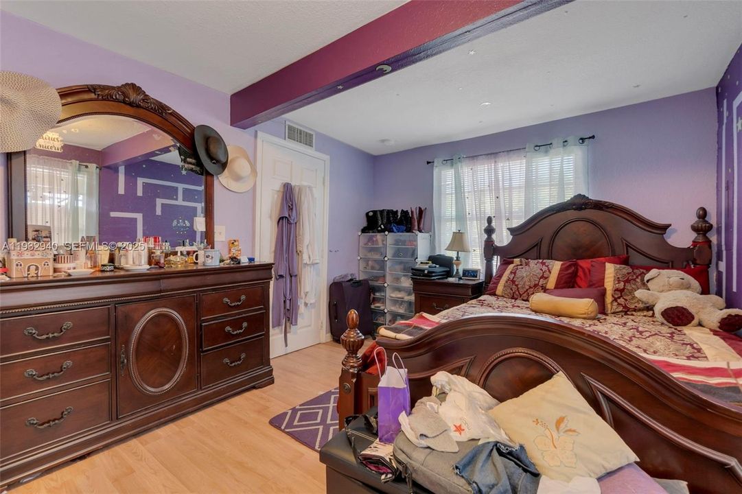 En Venta: $299,900 (3 camas, 2 baños, 1008 Pies cuadrados)