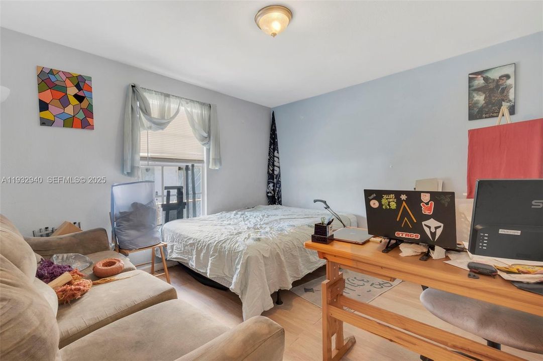 En Venta: $299,900 (3 camas, 2 baños, 1008 Pies cuadrados)