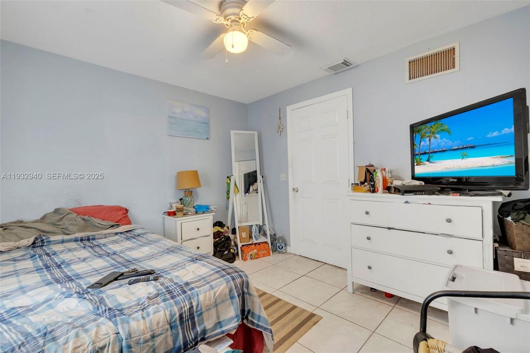 En Venta: $299,900 (3 camas, 2 baños, 1008 Pies cuadrados)