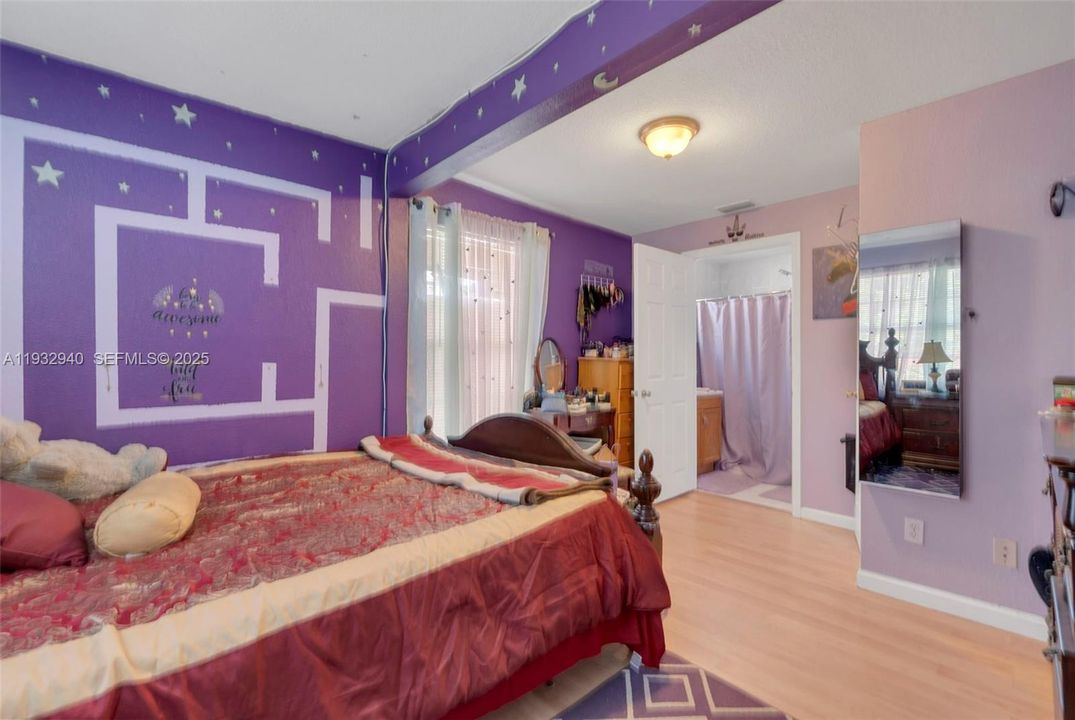 En Venta: $299,900 (3 camas, 2 baños, 1008 Pies cuadrados)