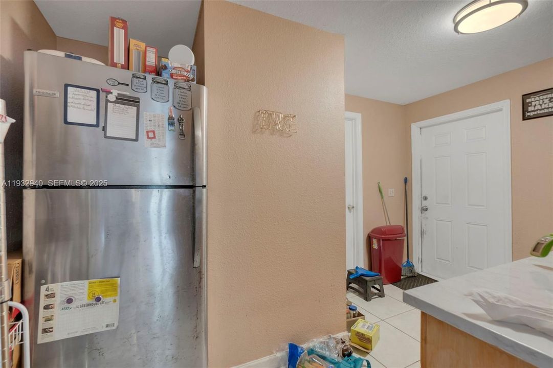 En Venta: $299,900 (3 camas, 2 baños, 1008 Pies cuadrados)