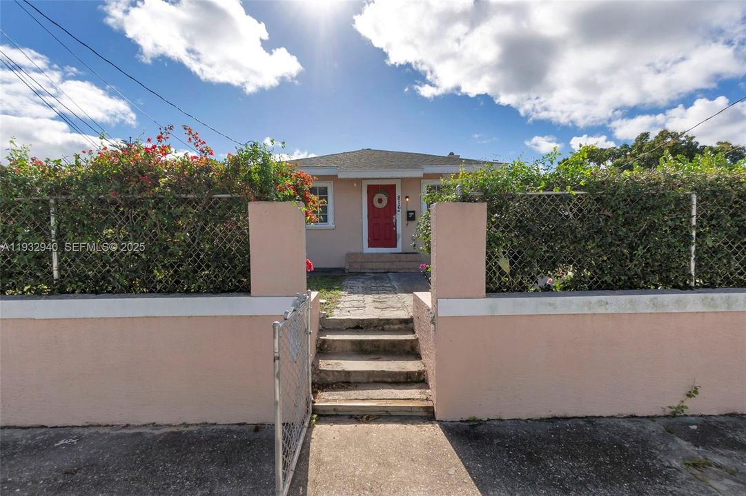 En Venta: $299,900 (3 camas, 2 baños, 1008 Pies cuadrados)