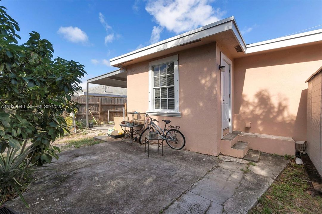 En Venta: $299,900 (3 camas, 2 baños, 1008 Pies cuadrados)