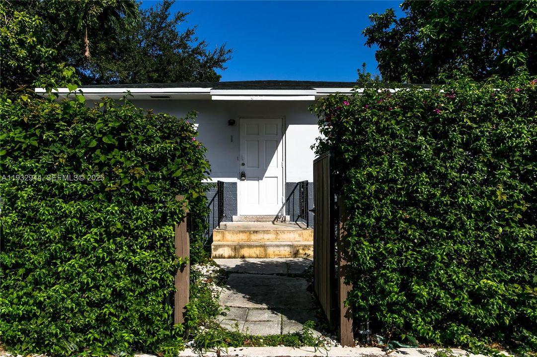 出租: $1,550 (0 贝兹, 1 浴室, 0 平方英尺)