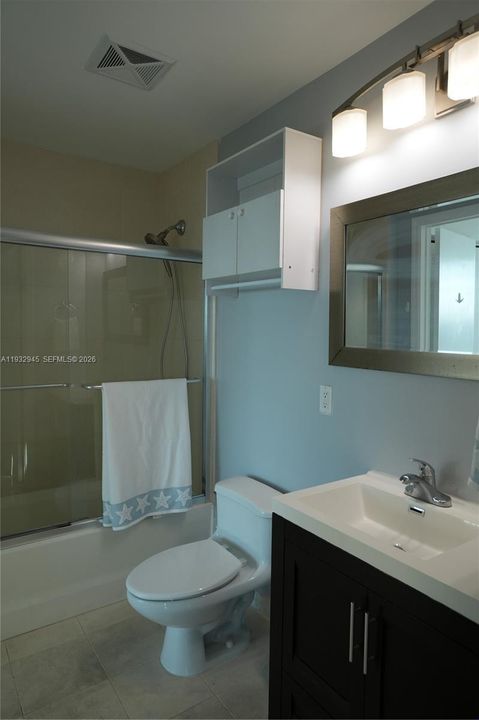 En Venta: $410,000 (1 camas, 1 baños, 585 Pies cuadrados)