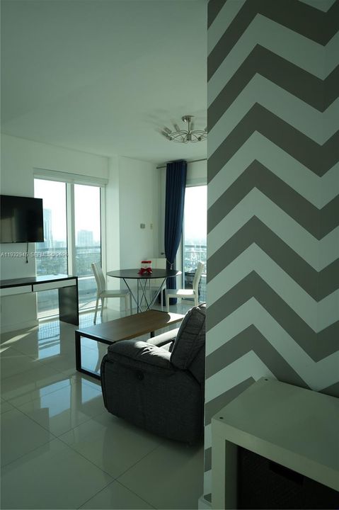 En Venta: $410,000 (1 camas, 1 baños, 585 Pies cuadrados)