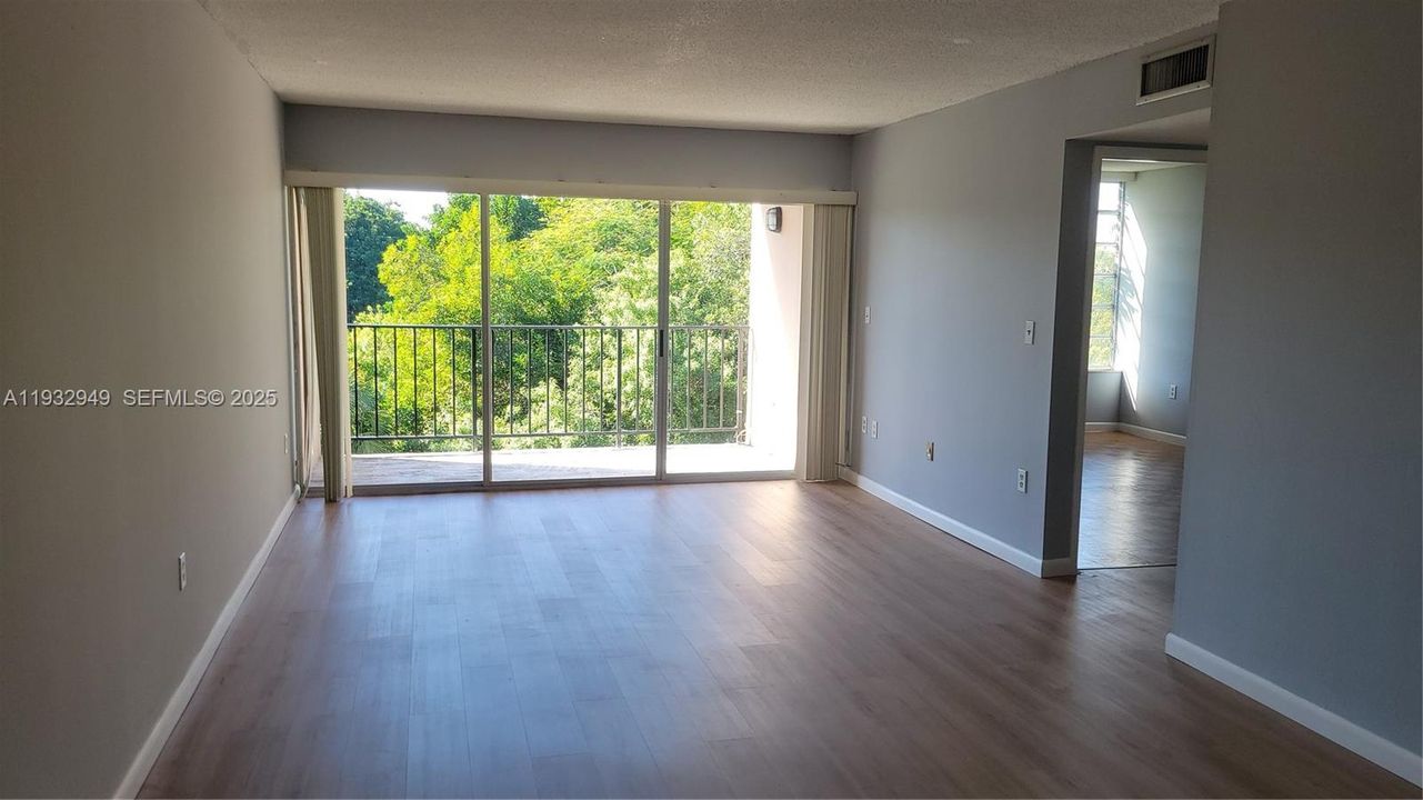 REAR VIEW OF THE LIVING ROOM