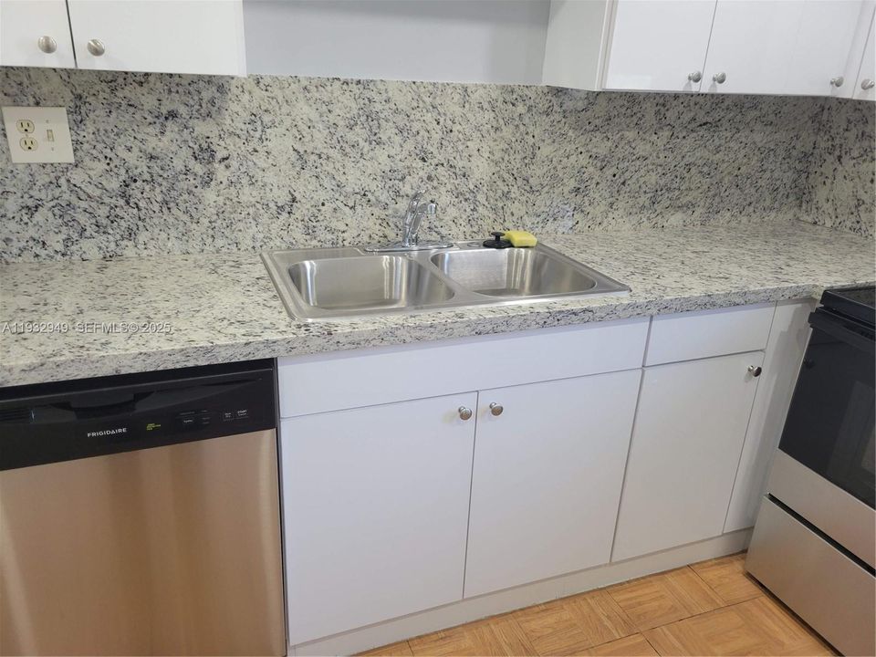 LEFT VIEW OF DISHWASHER