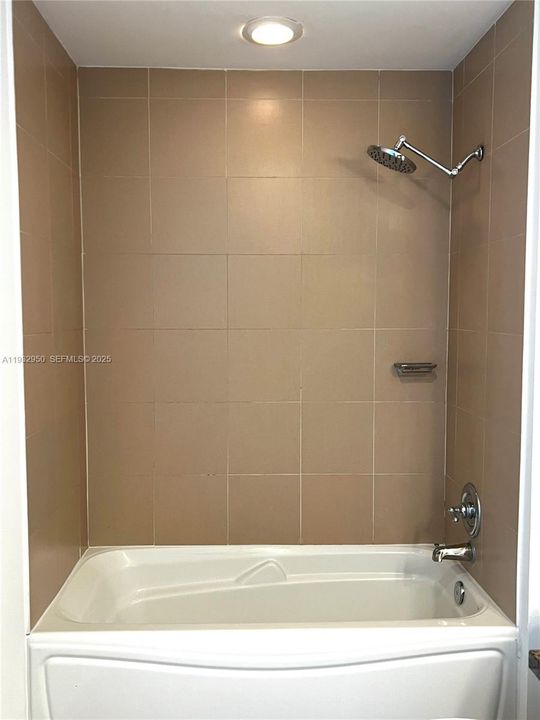 出租: $3,800 (2 贝兹, 2 浴室, 1006 平方英尺)