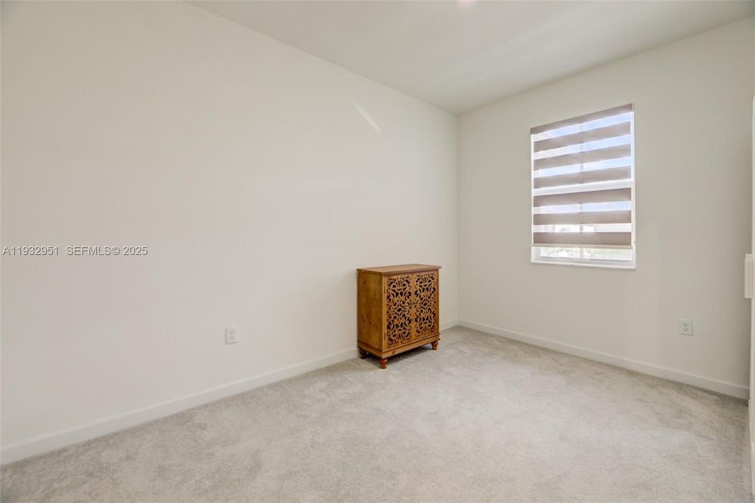 В аренду: $3,400 (3 спален, 2 ванн, 1827 Квадратных фут)