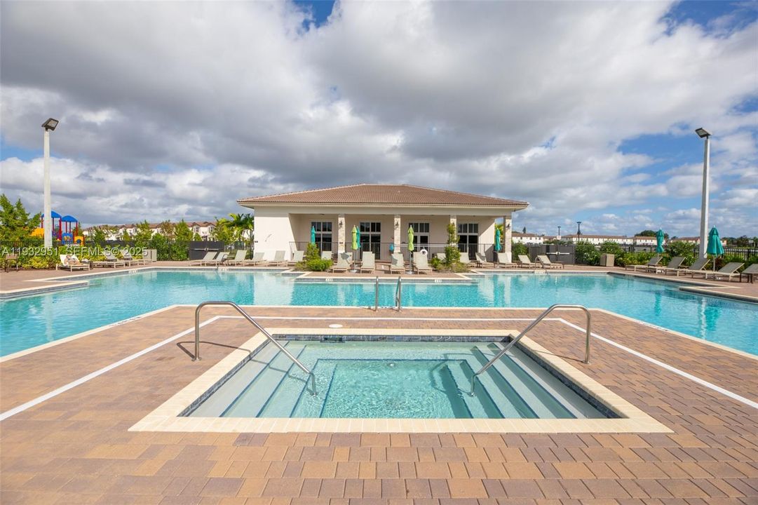 В аренду: $3,400 (3 спален, 2 ванн, 1827 Квадратных фут)