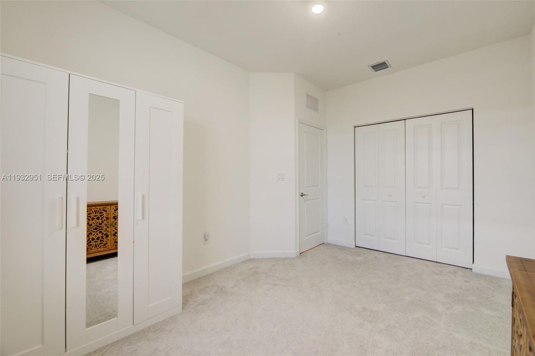 В аренду: $3,400 (3 спален, 2 ванн, 1827 Квадратных фут)